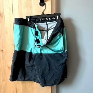 Vissla Board shorts size medium